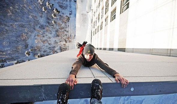 dizzying photos of ukrainian daredevil hanging from tall buildings 03 in Dizzying Photos of Ukrainian Daredevil Hanging from Tall Buildings