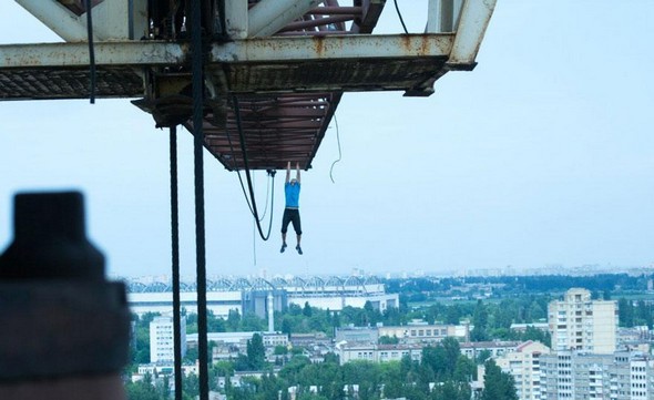 dizzying photos of ukrainian daredevil hanging from tall buildings 06 in Dizzying Photos of Ukrainian Daredevil Hanging from Tall Buildings
