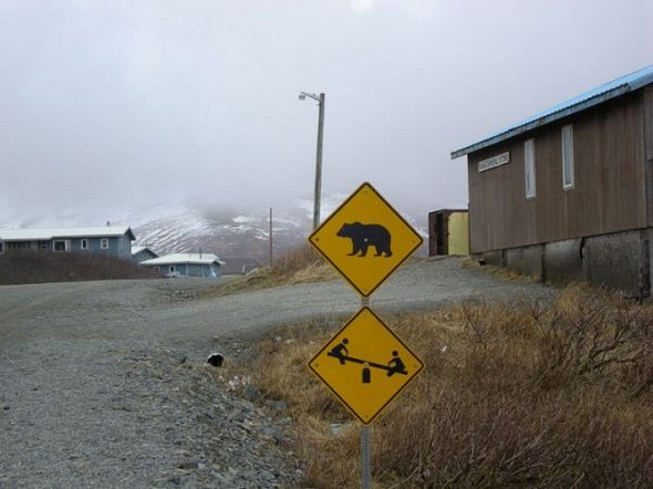 hilarious road signs from around the world 08 in Hilarious Road Signs From Around The World