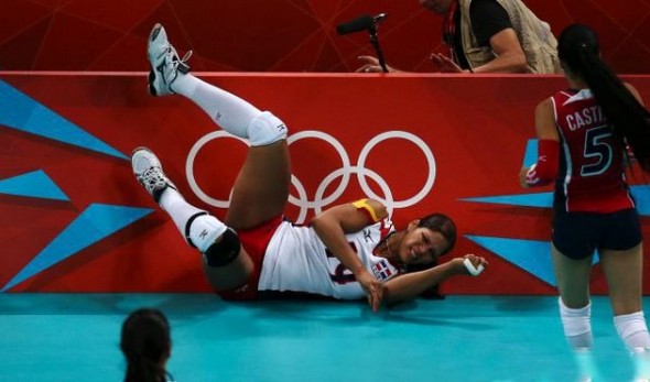 10 best athlete photos while falling 05 in 10 The Best Athlete Fails Photos 