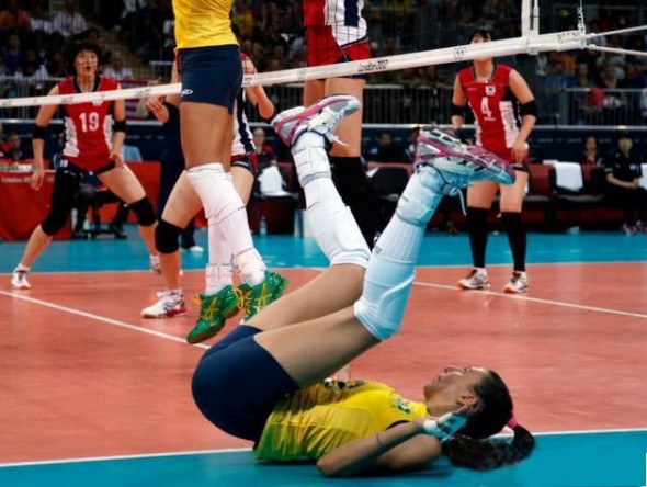 10 best athlete photos while falling 09 in 10 The Best Athlete Fails Photos 